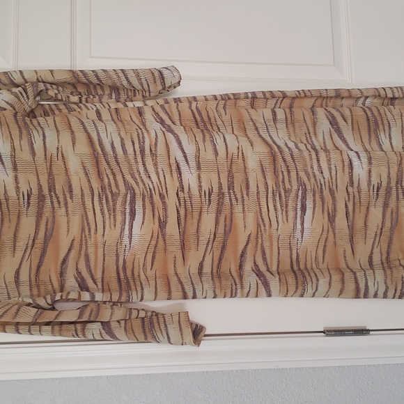 Natori Golden Tiger Print Silk Caftan - Picture 4 of 10